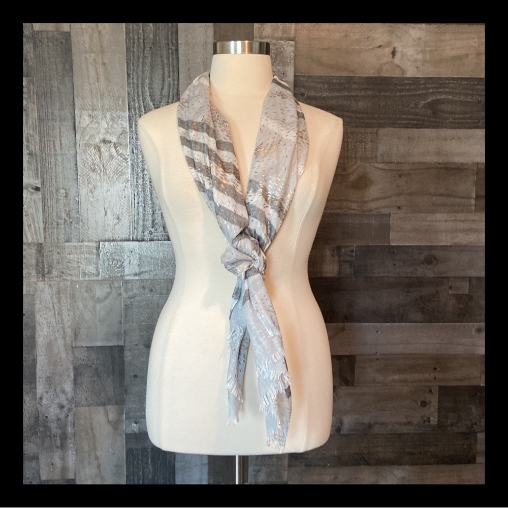 Gorgeous metallic stripes scarf silver gold neutral quiet luxury resortwear fall